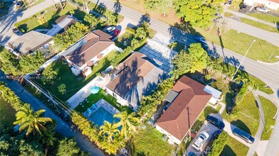 17650 NE 19th Ave in North Miami Beach, FL - Building Photo - Building Photo