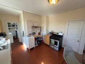 51 Ibbetson St, Unit 3 in Somerville, MA - Building Photo - Building Photo