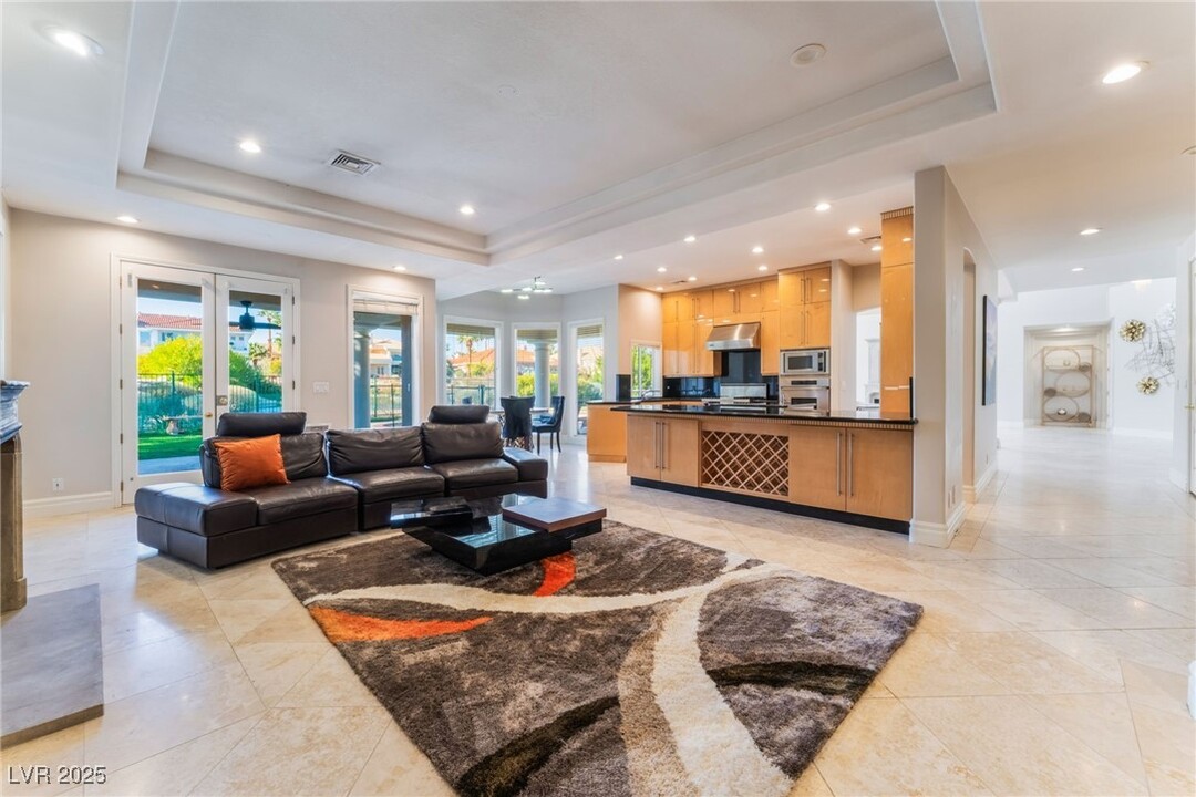 2221 Glenbrook Way in Las Vegas, NV - Building Photo