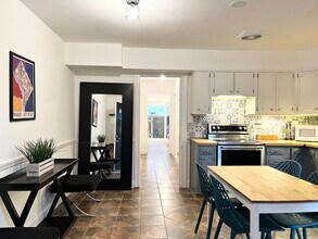 614 G St SW, Unit B in Washington, DC - Building Photo - Building Photo