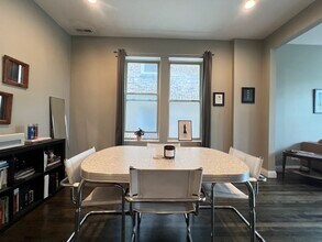 925 N Mozart St, Unit 2F in Chicago, IL - Building Photo - Building Photo