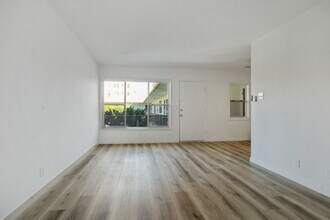 300 California Ave in Santa Monica, CA - Building Photo - Building Photo