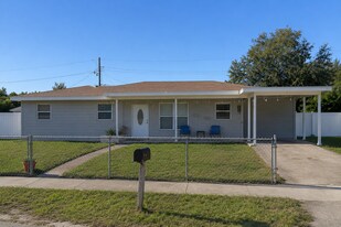 4830 NW 176th St in Miami Gardens, FL - Building Photo