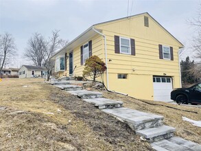 15 Hill St in Newburgh, NY - Building Photo - Building Photo