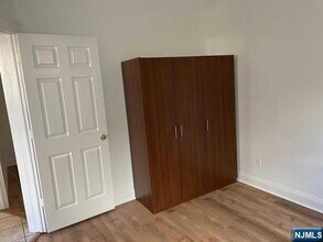 256 Ackerman Ave, Unit 1 in Clifton, NJ - Building Photo - Building Photo