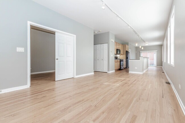 1443 W Fillmore St in Chicago, IL - Foto de edificio - Building Photo