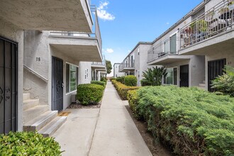 Anniversary Apartments in El Cajon, CA - Foto de edificio - Building Photo