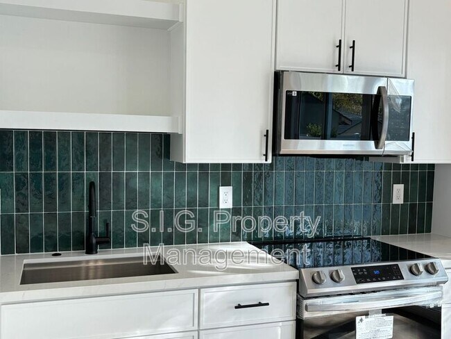 property at 248-250 W Howard St