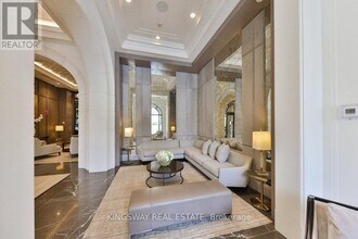 300 Randall St in Oakville, ON - Building Photo - Building Photo