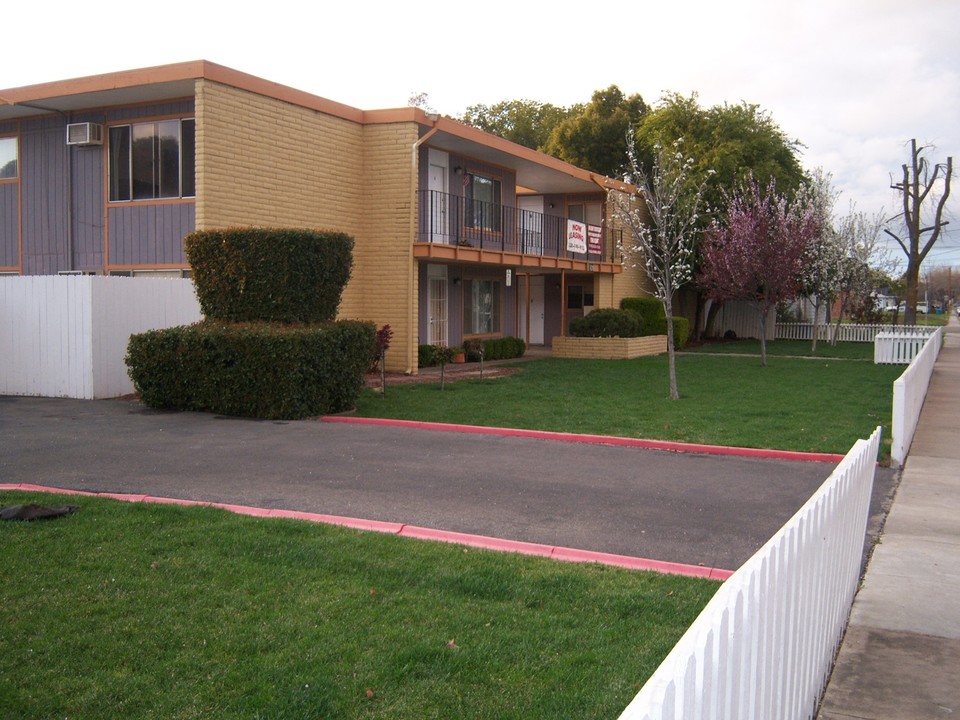 Wonderland Apartments in Marysville, CA - Building Photo