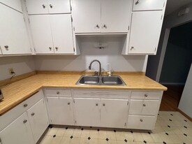 2057 Emerald Ln in Eagan, MN - Building Photo