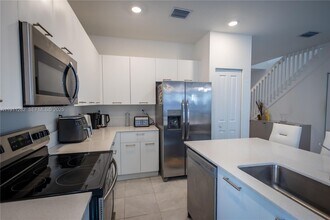 2388 NW 130th Ter in Miami Shores, FL - Foto de edificio - Building Photo