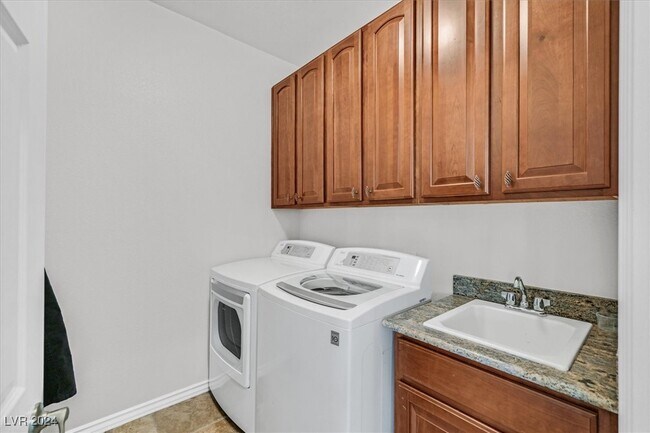 property at 2738 Kingclaven Dr