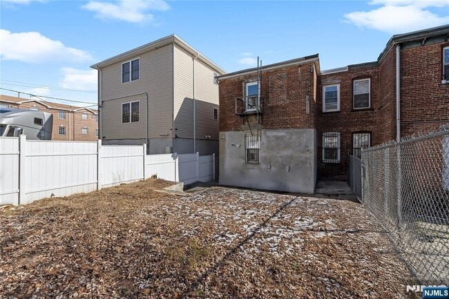 165 Sherman Ave in Newark, NJ - Building Photo - Building Photo