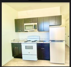 11 Viola Way in Old Bridge, NJ - Building Photo - Building Photo