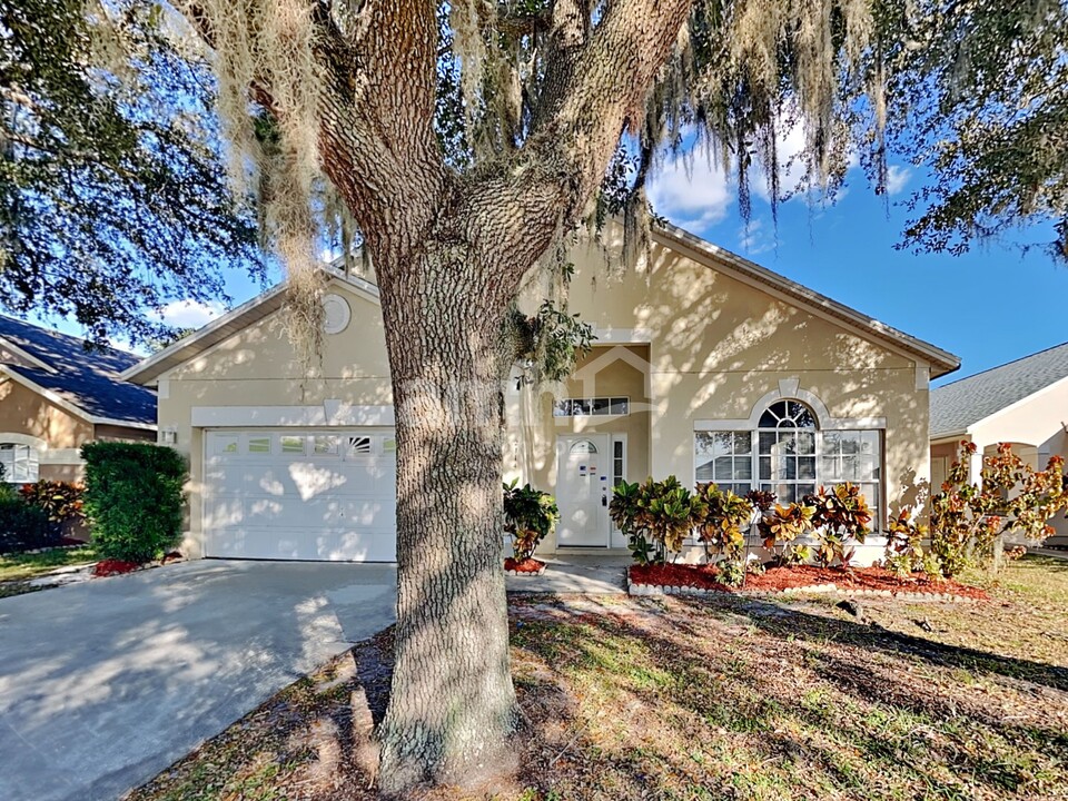 2114 Mallard Creek Cir in Kissimmee, FL - Building Photo