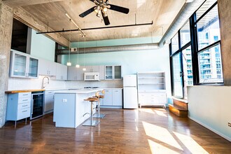 843 W Adams St in Chicago, IL - Building Photo - Building Photo