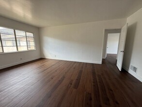 4067 S Muirfield Rd in Los Angeles, CA - Building Photo - Building Photo