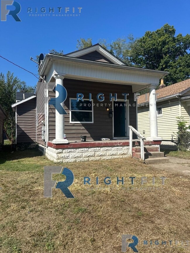 property at 814 S 33rd St