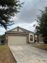 1933 Eastern Finch in New Braunfels, TX - Foto de edificio - Building Photo