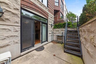 540 W Oakdale Ave in Chicago, IL - Building Photo - Building Photo
