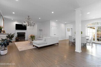 27 Stepping Stone Ln in Greenwich, CT - Building Photo - Building Photo