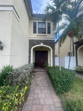 8655 W 33rd Ave in Hialeah, FL - Building Photo - Building Photo