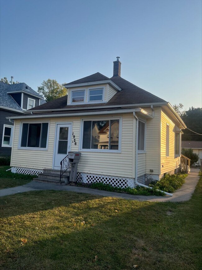 property at 1926 3rd St