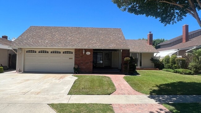 14811 Birchwood Pl in Tustin, CA - Building Photo - Building Photo