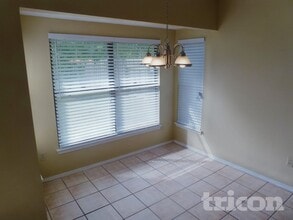 1805 Clover Ct in Middleburg, FL - Foto de edificio - Building Photo