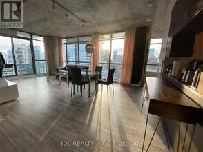 285 Mutual St in Toronto, ON - Building Photo - Building Photo