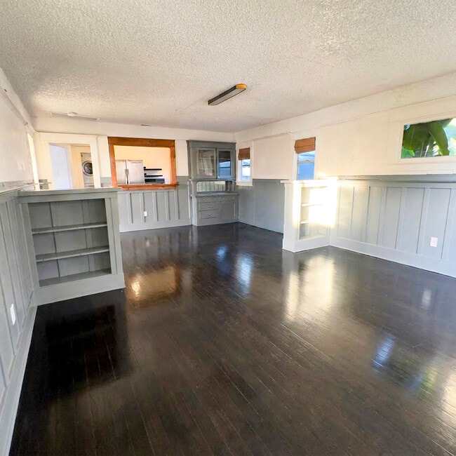 1661 W 36th Pl in Los Angeles, CA - Building Photo - Building Photo