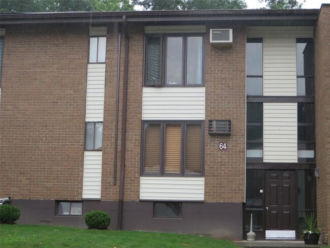 3 3 Hook Rd in Poughkeepsie, NY - Building Photo - Building Photo
