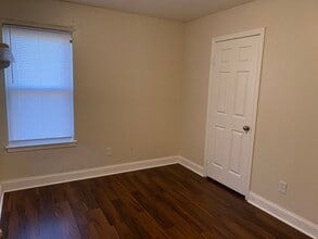 1233 Quarter Path Trl in Chesapeake, VA - Foto de edificio - Building Photo