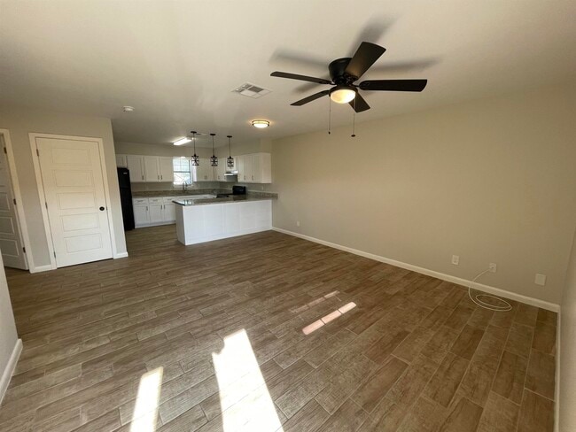 3001 E Price St in Laredo, TX - Building Photo - Building Photo