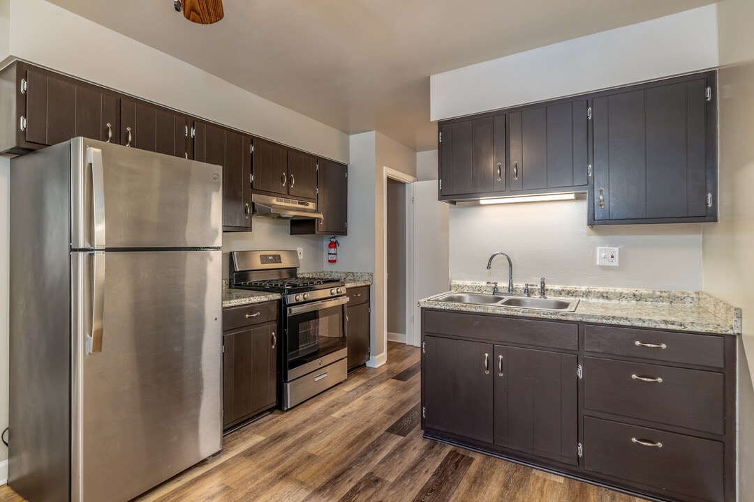 Monroe Street Apartments in Oswego, IL - Building Photo