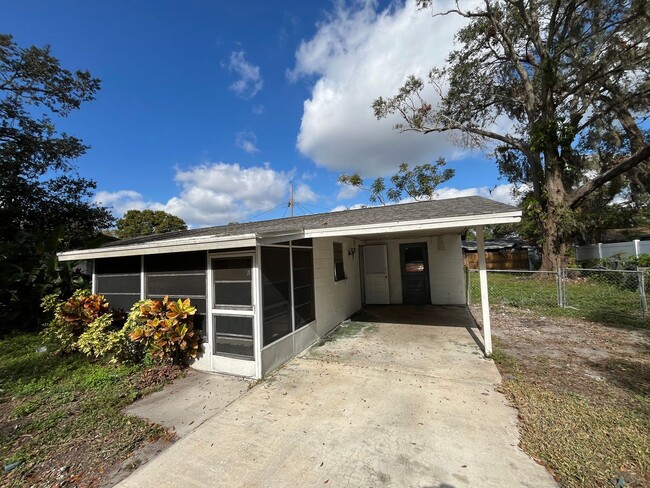 2532 Mc Craine Rd in Lakeland, FL - Foto de edificio - Building Photo