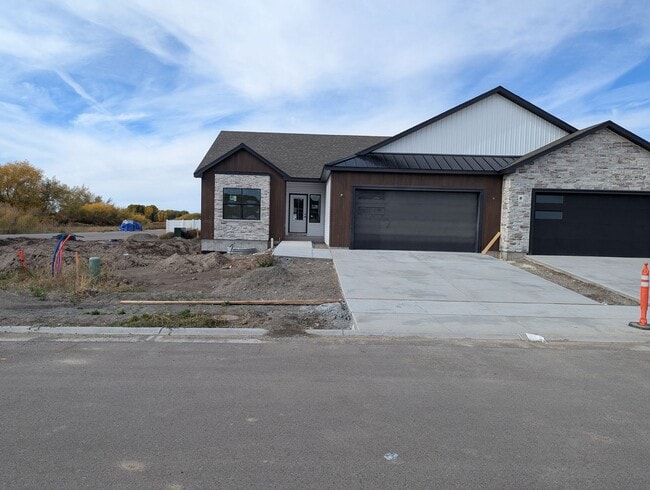 672 S Cutler Ave in Sugar City, ID - Building Photo - Building Photo