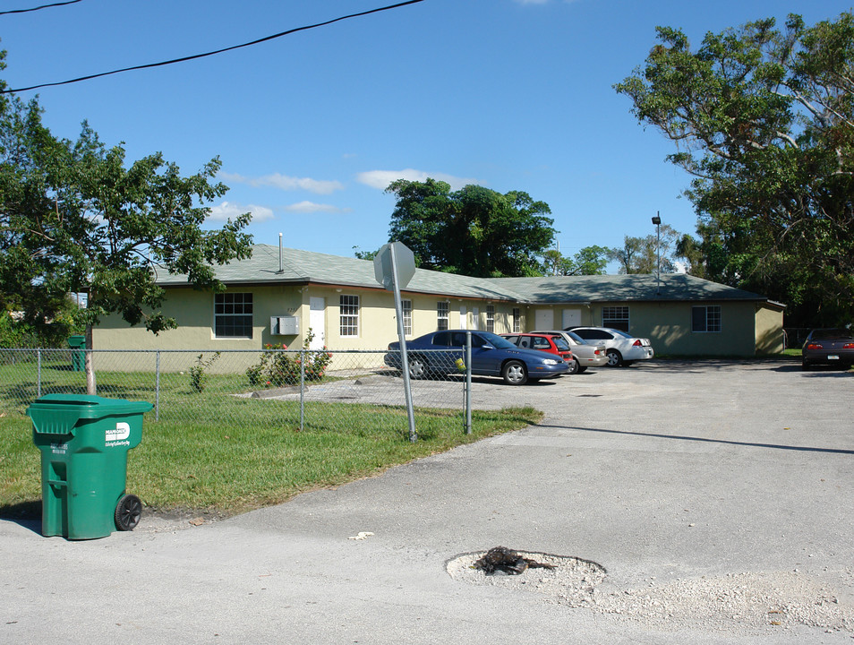 9251 NW 8th Ave in Miami, FL - Building Photo