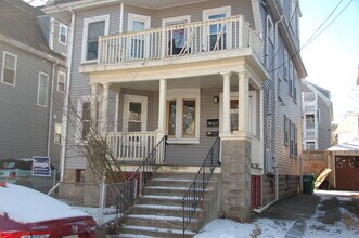 81 Bristol Rd, Unit 1 in Medford, MA - Building Photo - Building Photo