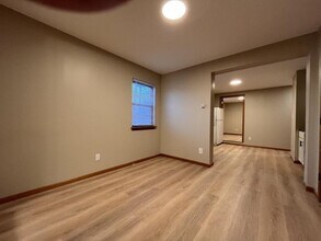 7 N Severance St in Hutchinson, KS - Building Photo - Building Photo