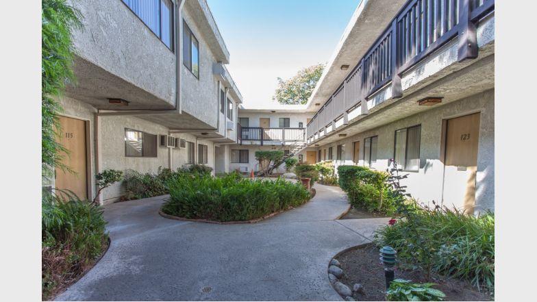 Tarzana Casa in Tarzana, CA - Foto de edificio