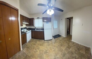 4081 Airport Rd in Waterford Township, MI - Building Photo