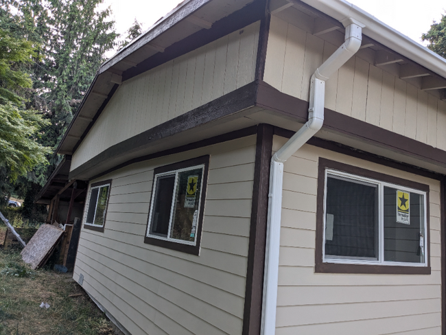 property at 605 S 207th St