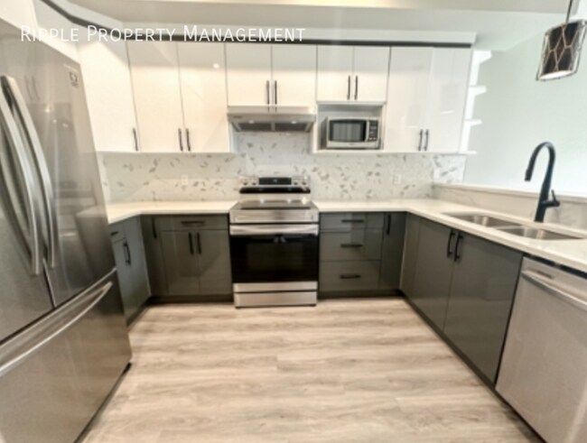 7755-7781 81 Ave NW in Edmonton, AB - Building Photo - Building Photo