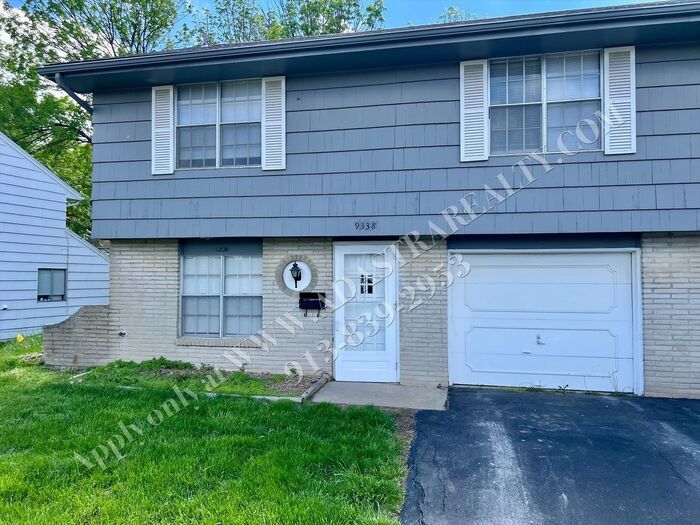 9338 Ballentine St in Overland Park, KS - Foto de edificio