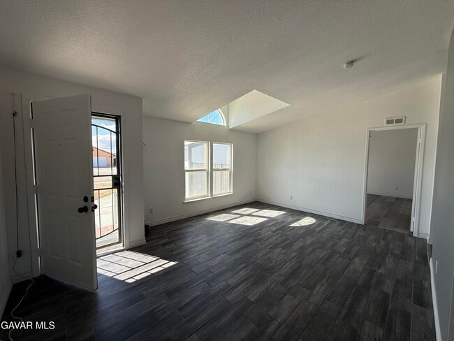 1365 Richfield Ave in Rosamond, CA - Building Photo - Building Photo