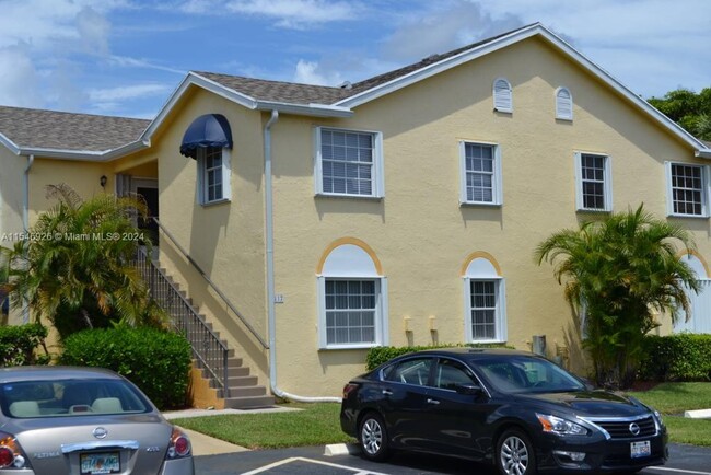 117 Waterside Dr in Hypoluxo, FL - Foto de edificio - Building Photo