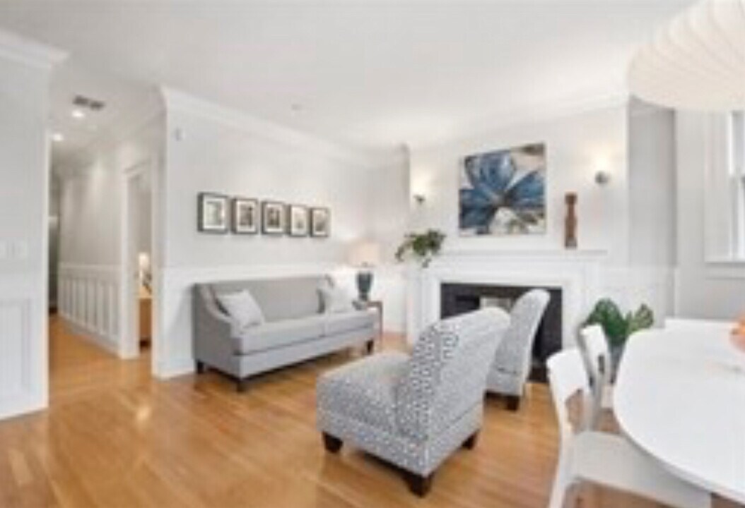 246 Beacon St in Boston, MA - Building Photo