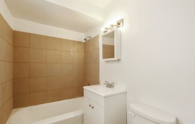 11143 S Dr Martin Luther King Jr Dr Chicago, IL 60628 in Chicago, IL - Building Photo - Building Photo